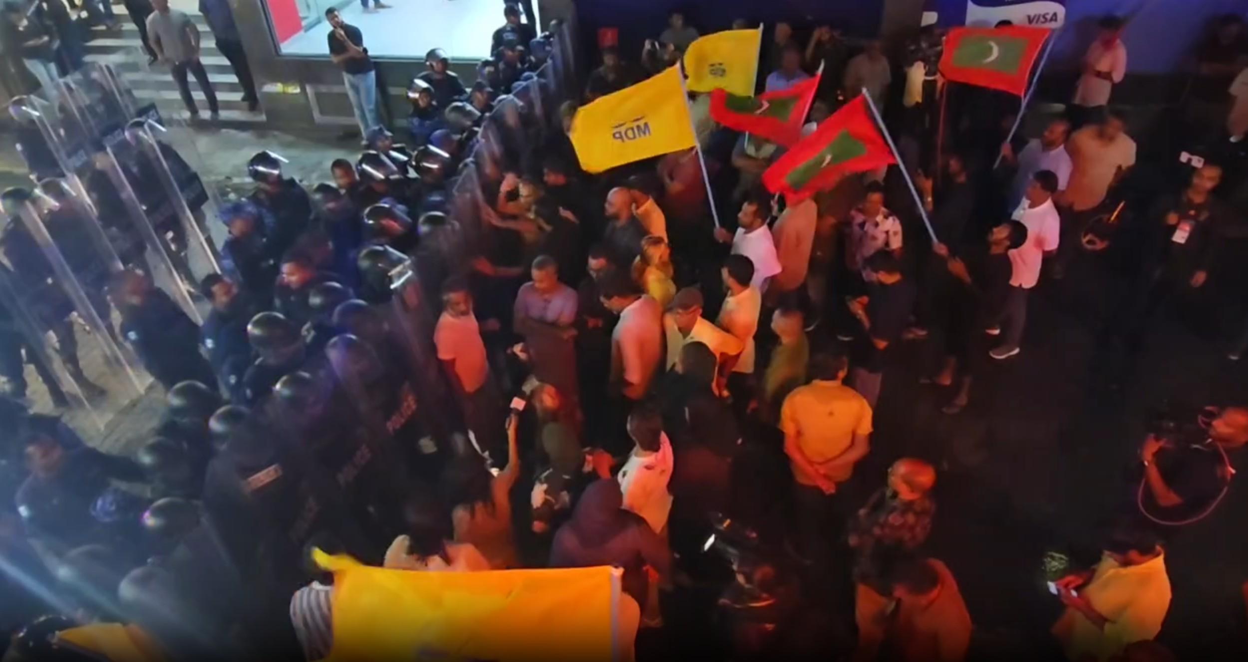 ރައްޔިތުންނަށް ފިއްލަވަން ނޫޅުއްވާ! އެމްޑީޕީން އަޑު އުފުލާނަން: ސިއްޕެ