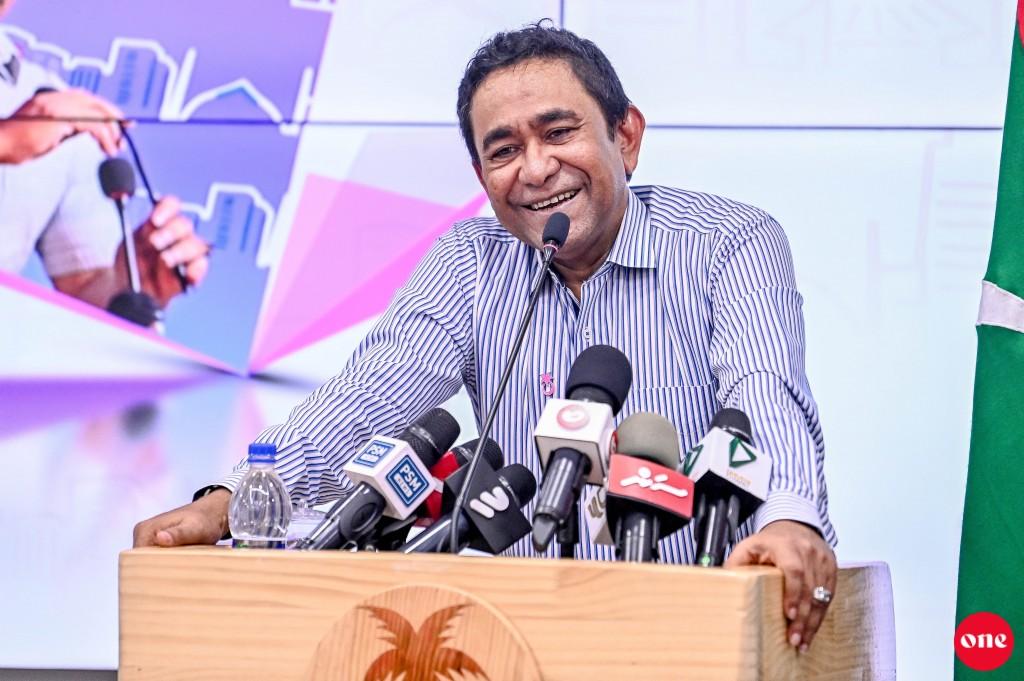 ސަތޭކަ އެތައް މިލިއަން ރުފިޔާގެ ލޯނު ނަގައިދީގެން އަނބިދަށުވެފަ އެހުރީ އަޅުގަނޑެއް ނޫން އަދުރޭ: ރައީސް ޔާމީން