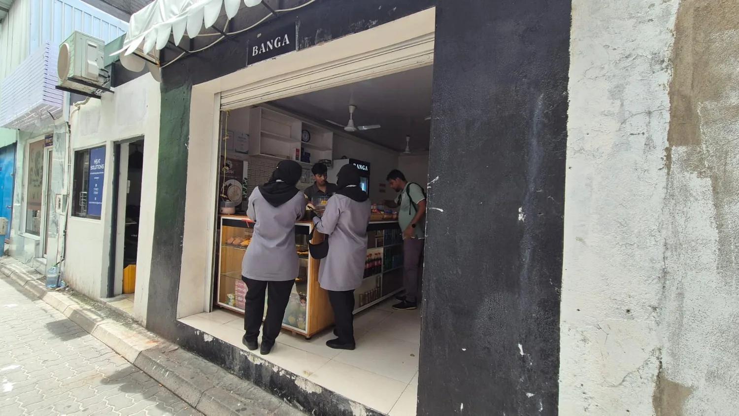 ކާބޯތަކެތި ވިއްކާ ތަންތަނުގައި ކައުންސިލްގެ ހުއްދަ އޮތްތޯ ބެލުމަށް ހާއްސަ އިންސްޕެކްޝަނެއް ކުރިއަށް ގެންގޮސްފި