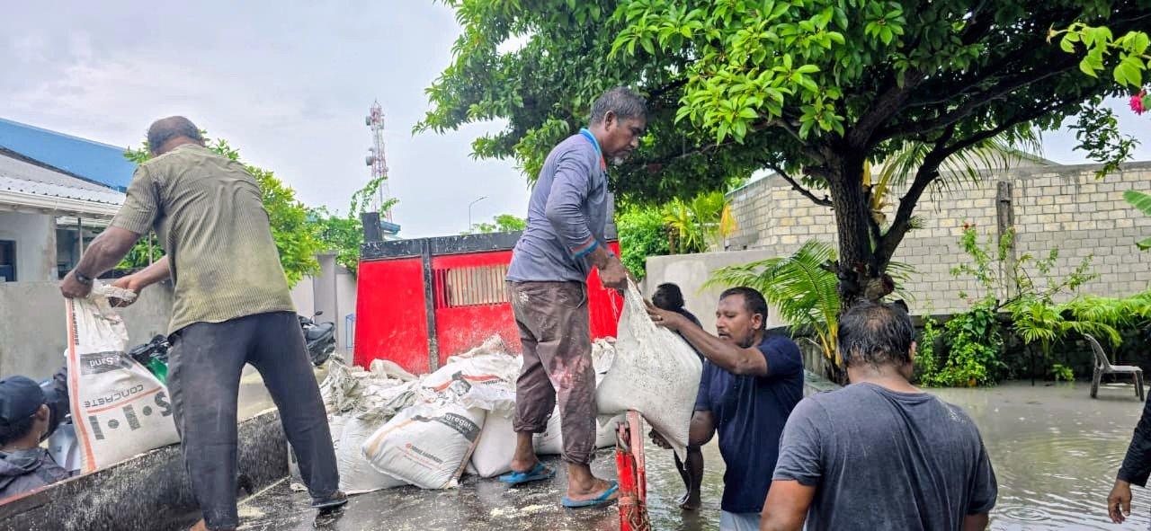 ބޯކޮށް ވާރޭވެހި އިނގުރައިދޫގެ 30 ގެއަކަށް ފެންވަދެ، ބޮޑެތި ގެއްލުންތަކެއް ވެއްޖެ