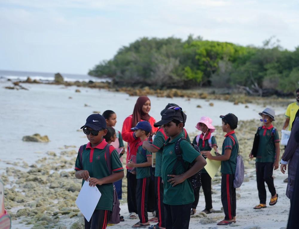 ފުނަދޫ ސްކޫލުން ގޮނޑުދޮށުގެ ދިރުންތައް ދަސްކޮށްދިނުމުގެ ހަރަކާތެއް ބާއްވައިފި