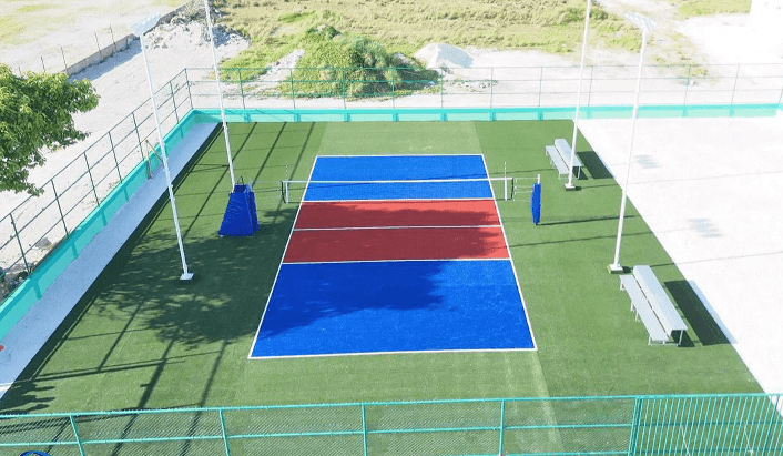 ދިއްދޫގައި ސަރުކާރުން މުޅިން އަލަށް ޤާއިމްކުރި އައުޓްޑޯ ވޮލީކޯޓުގެ މަސައްކަތް ނިންމާލައިފި