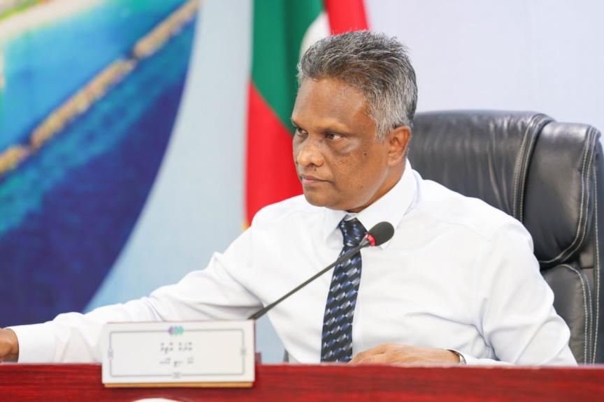 ރަސްމާލެއިން ބޭރު ބަޔަކަށް ބިން ދިނުމަކީ ގައުމަށް ވެވޭ ބޮޑު ހިޔާނާތެއް: މޭޔަރު އާޒިމް
